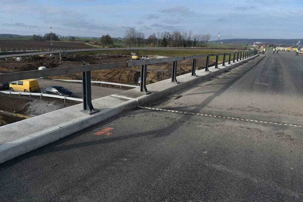 A tady se bude u Hořic končit.