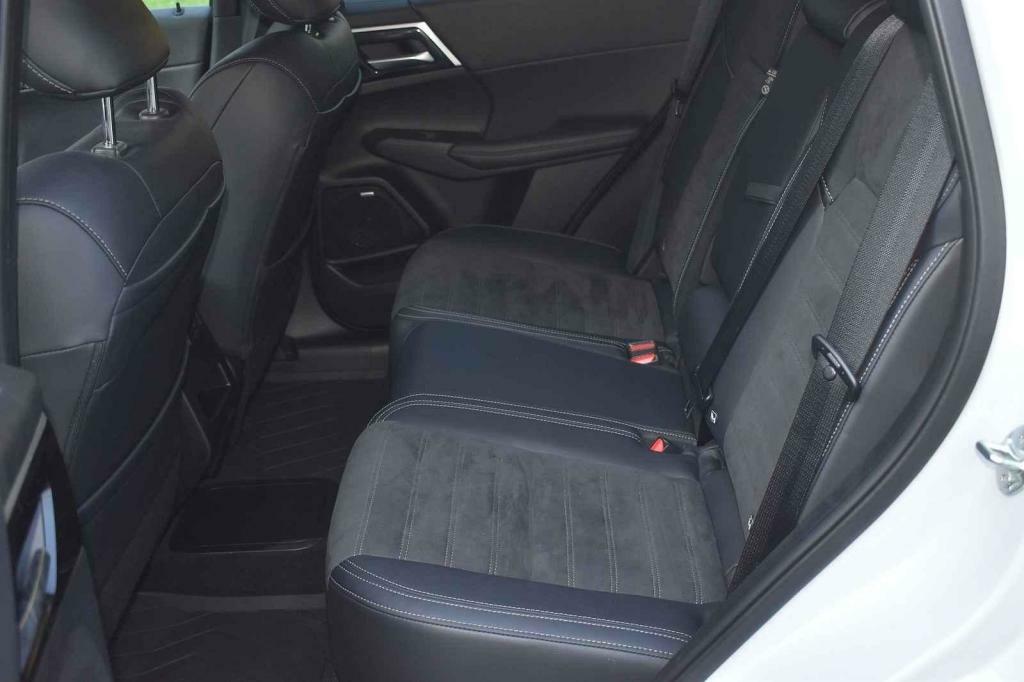 S prostorem vzadu rovněž není problém.