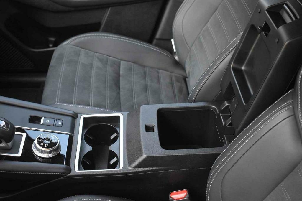 Odkládací prostory mají spíše menší objem.