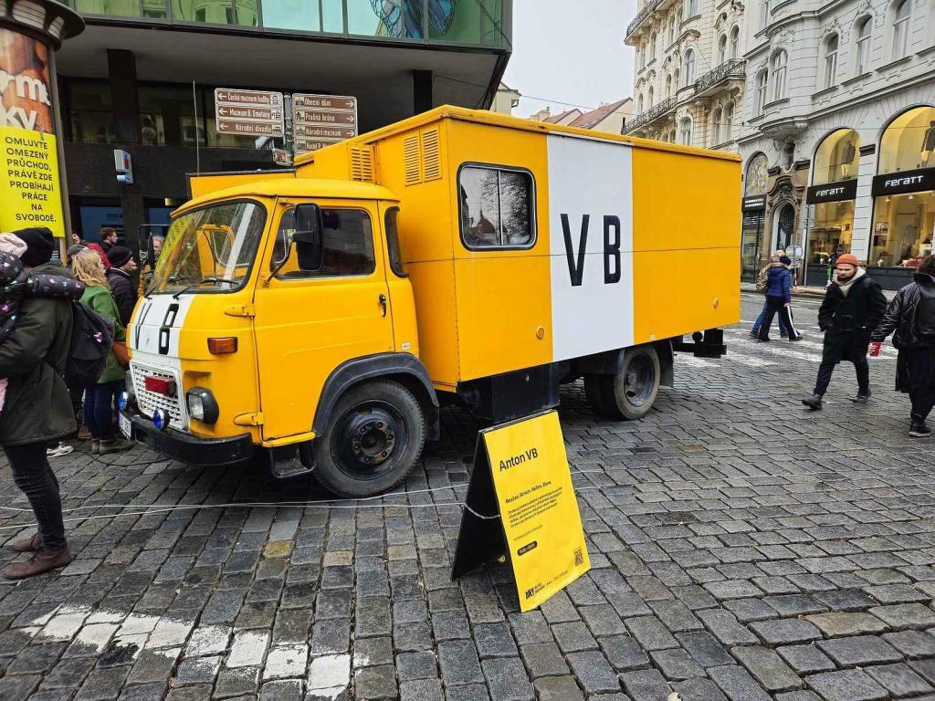 Nákladní vůz, známý jako anton Veřejné bezpečnosti - Avia A21.