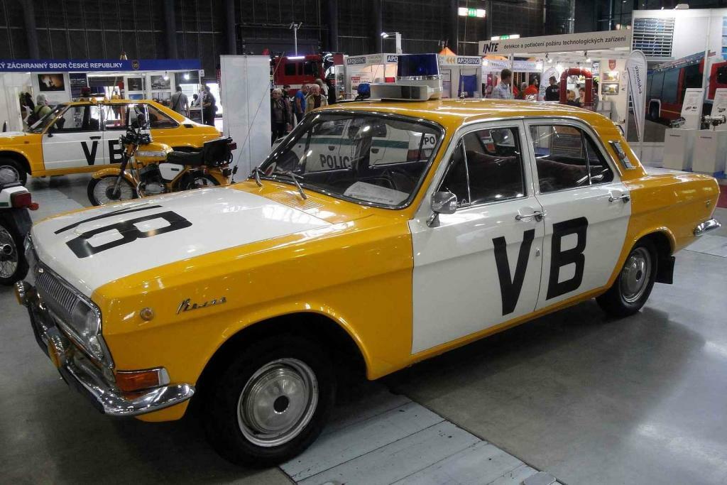 Automobil GAZ Volha 24 s označením VB.