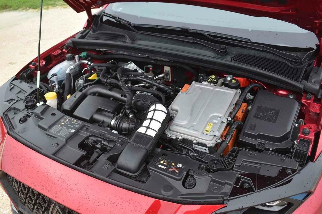 Zkoušeli jsme jen hybridní motorizaci.