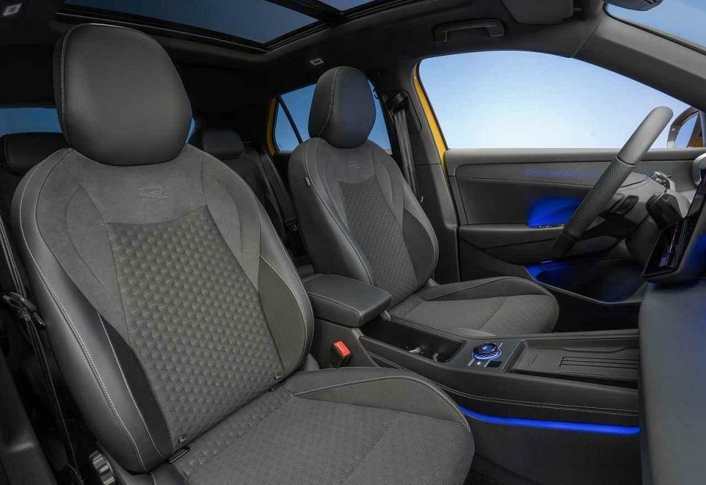 Sedačky jsou i pro rozložité postavy.