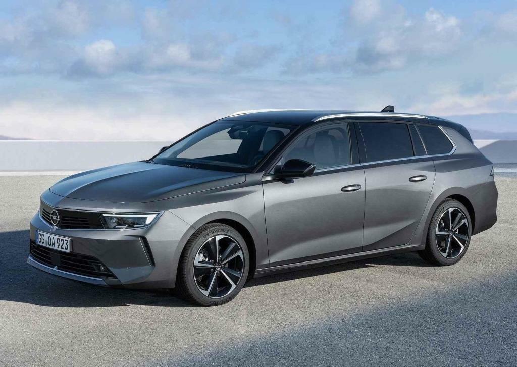 Opel Astra Sportstourer - od 649 900 Kč.