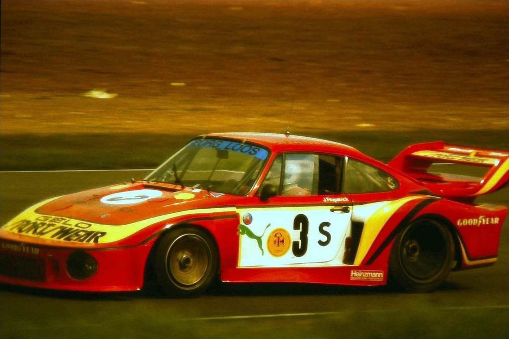Bob Wollek za volantem Porsche 935-77 při závodě 6 hodin v Silverstone 1979.