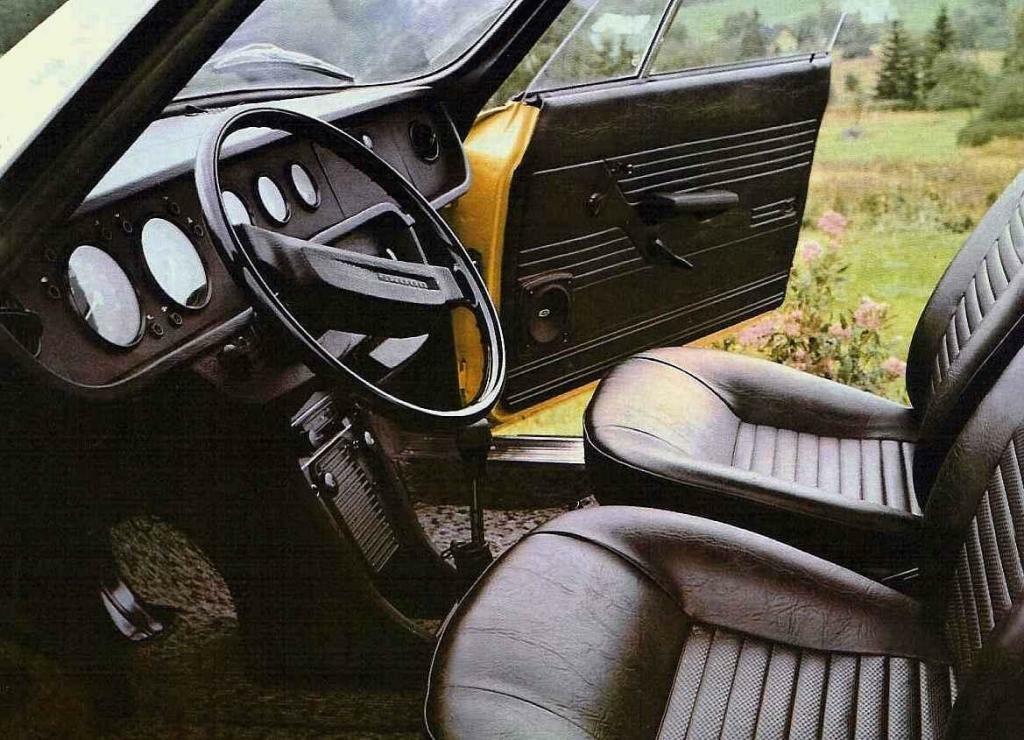 I palubní deska byla vcelku úhledná