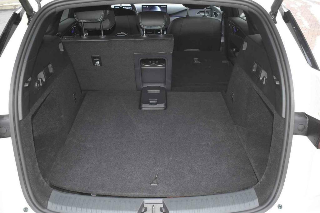 Objem kufru je pouze průměrný.