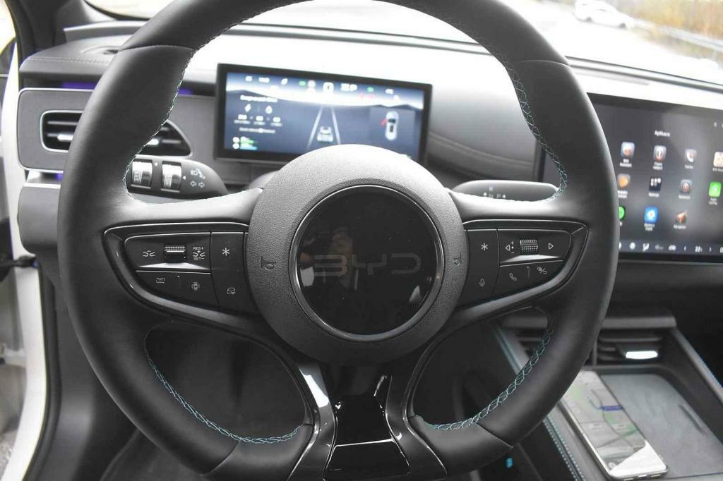 Detailní pohled na volant.