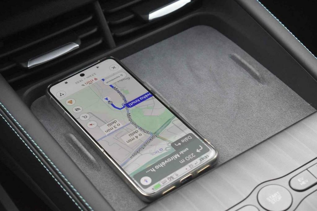 Bezdrátové nabíjení telefonů je rekordně rychlé.