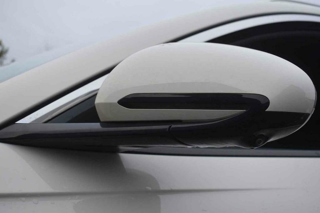 Kamery jsou i v zrcátkách.