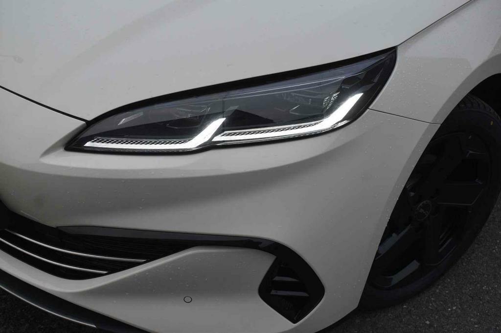 Přední světla nejsou ničím zajímavá.