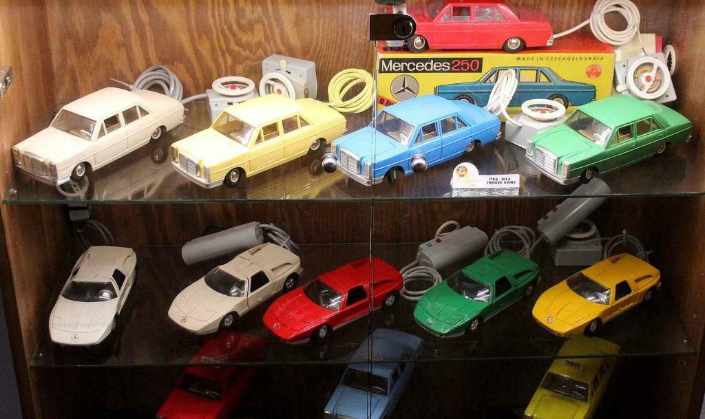 Mercedesy 250 a další vozy na dálkové ovládání od Ites - Igla Trhové Sviny.