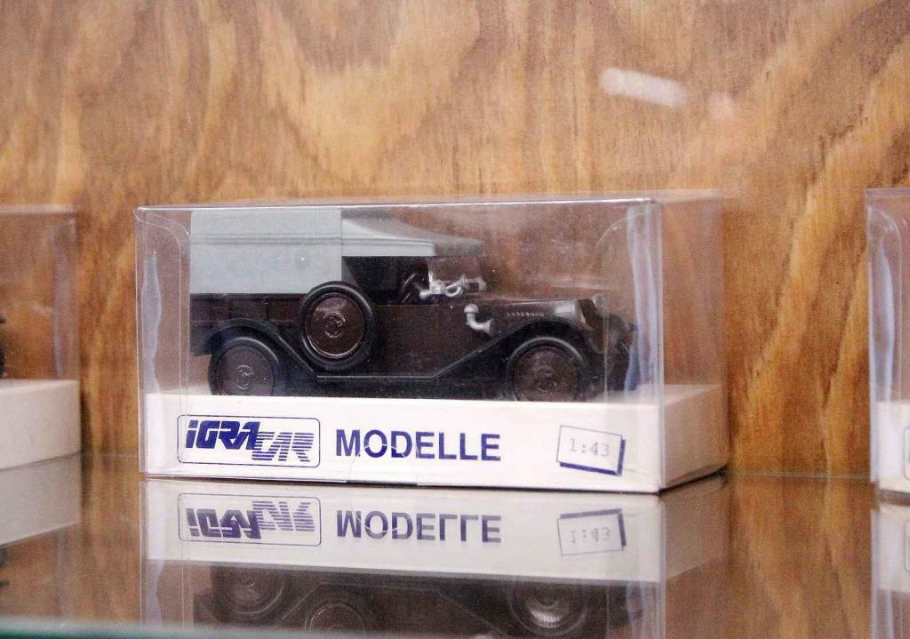 Vojenské auto IGRA Car Modelle.