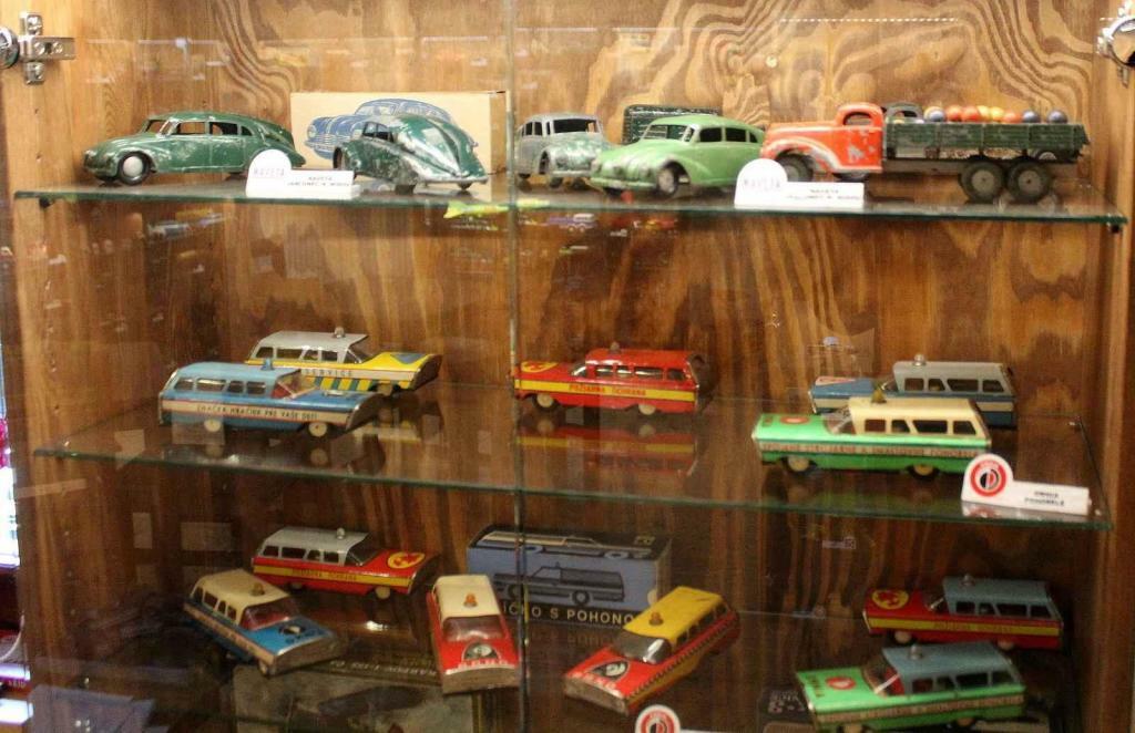 Výrobky Naveta Jablonec nad Nisou a Omnia Pohorelá.