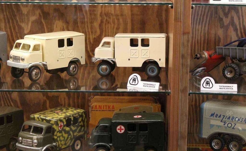 Tatry 805, populární kačeny, vyráběné v Tatrasmaltu Matejovce.