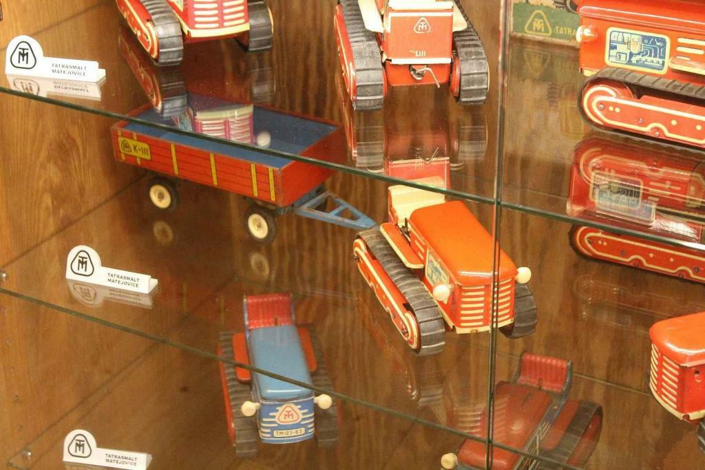 Pásové traktory z Tatrasmaltu Matejovce.