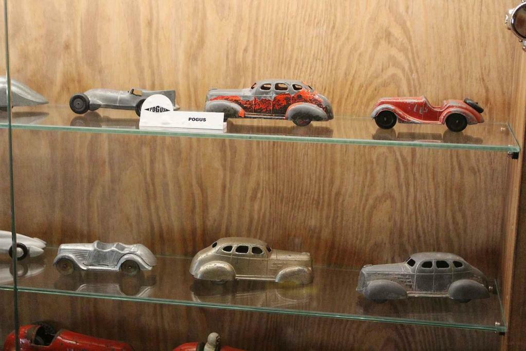 Autíčka značky Pogus.