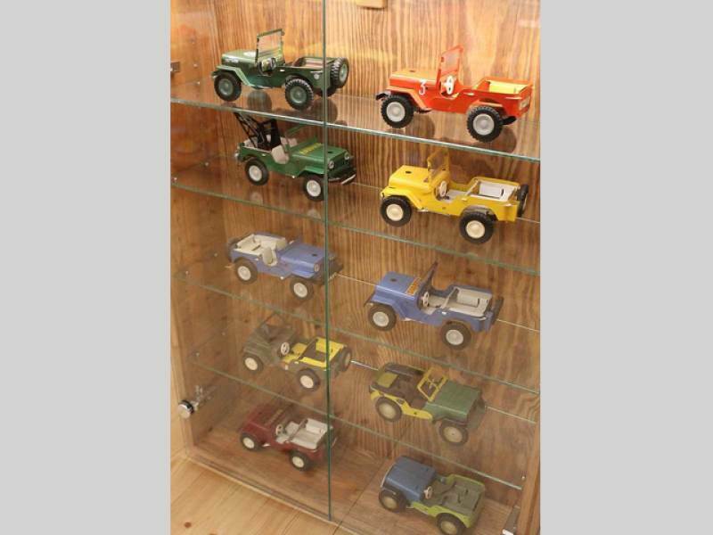 Plechové Jeepy všeho druhu.