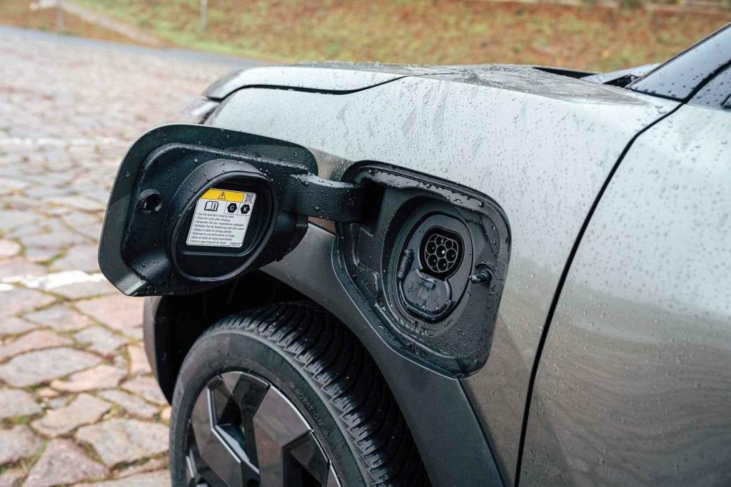 S větší baterií nabídne eVitara dojezd kolem 400 km.