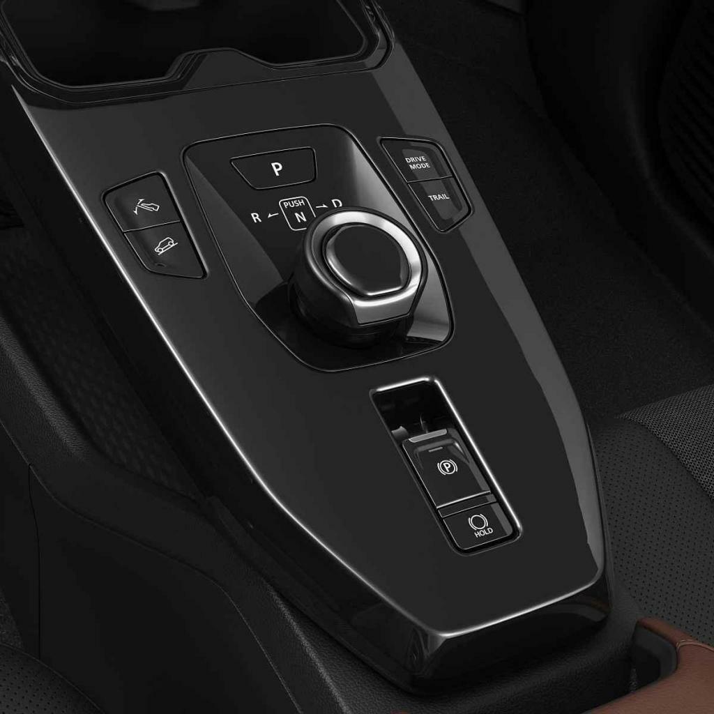 Ze středového tunelu zmizela klasická ruční brzda.