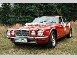 Svatební auto mého tatínka byl jeho vypiplaný veterán.