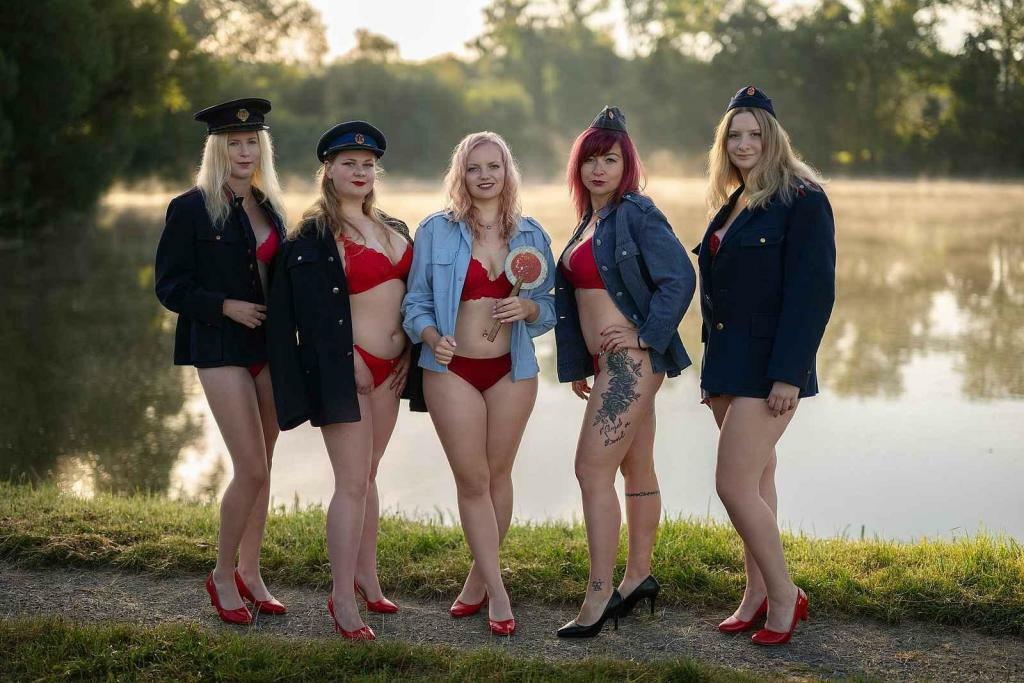 Hasičky z SDH Dolce na jihu Plzeňska nafotily odvážný kalendář