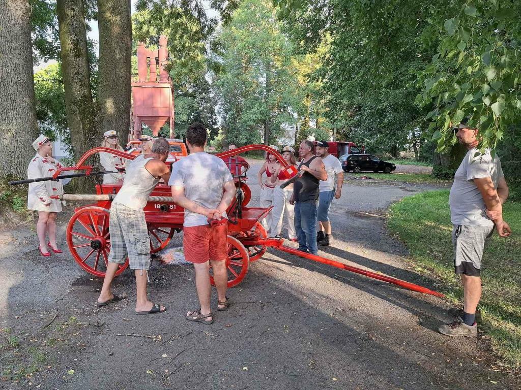 Focení bylo rozplánováno do několika dnů, a to na různých místech Plzeňska. Před objektiv se postavilo šest dívek.