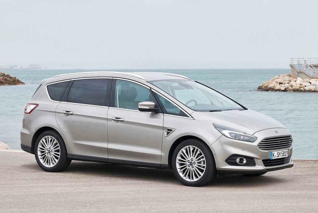 5-6 let - Ford S-Max.