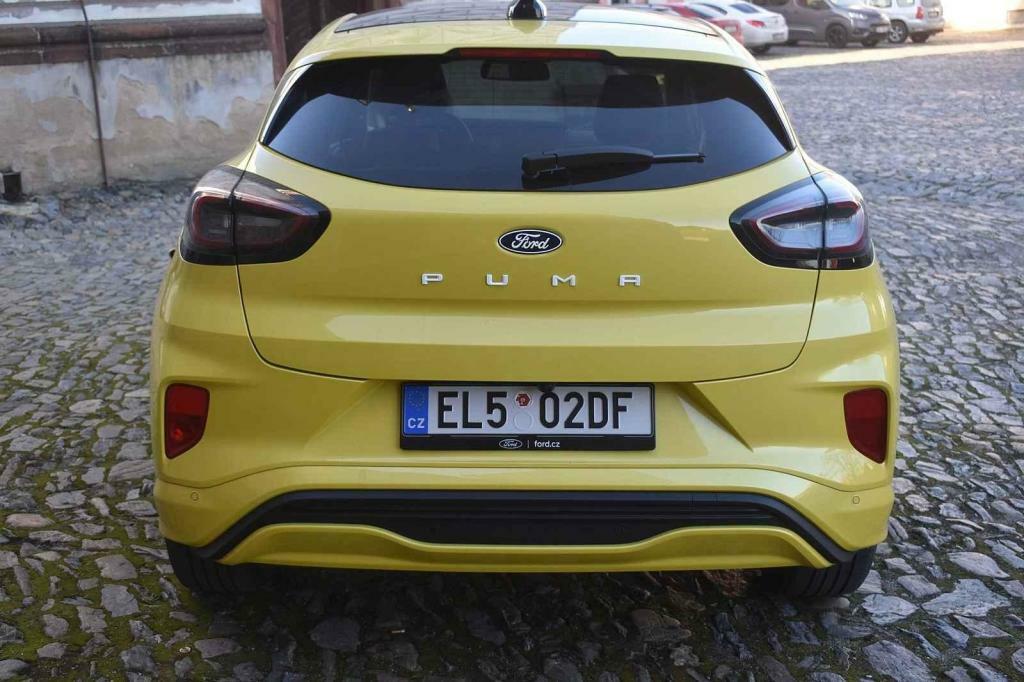 Zadní světla mají originální tvar.