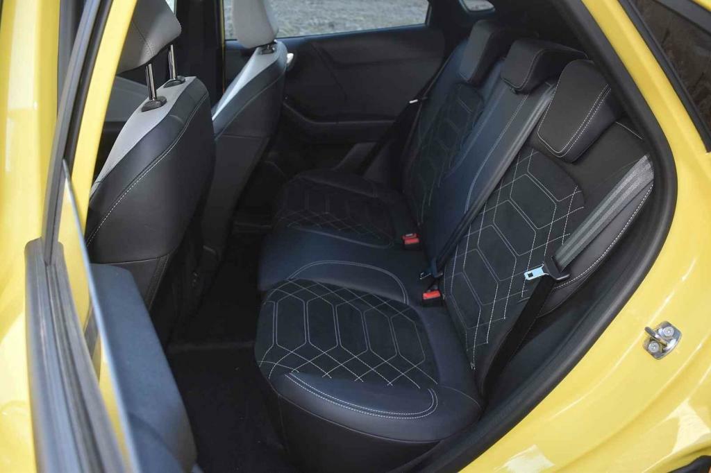 Vzadu není místa nazbyt.