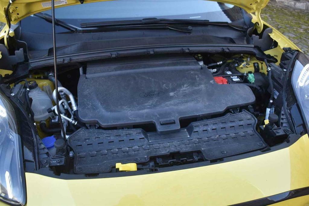 A ještě jeden je vpředu.