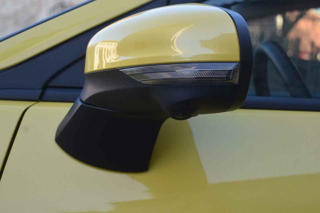 Kamery jsou i v zrcátkách.