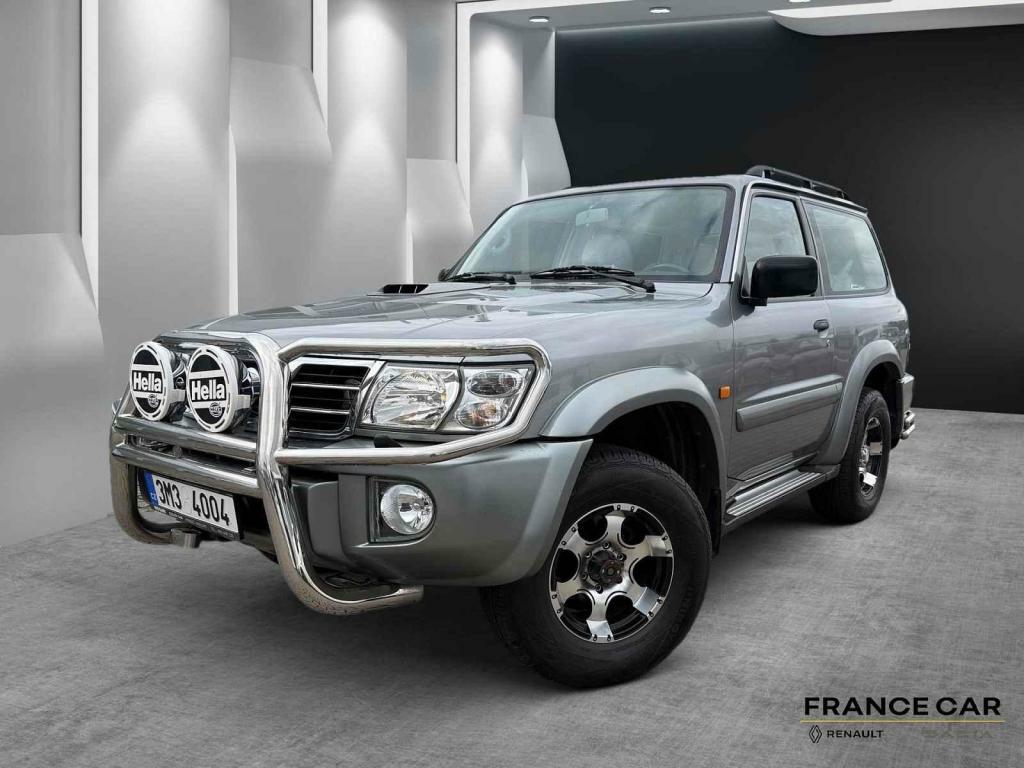 Nissan Patrol je dělaný do terénu.