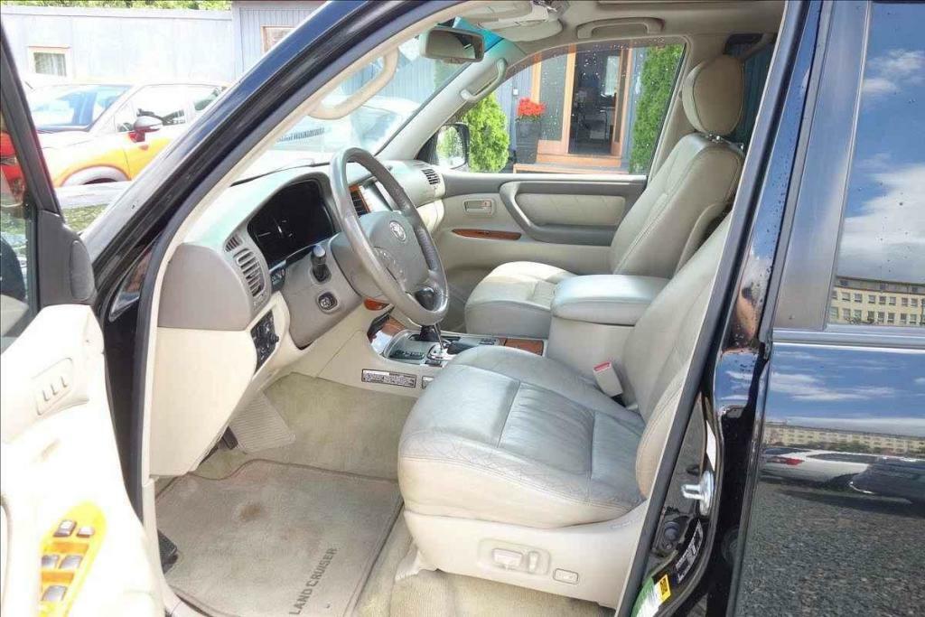 Vůz má kožená sedadla.