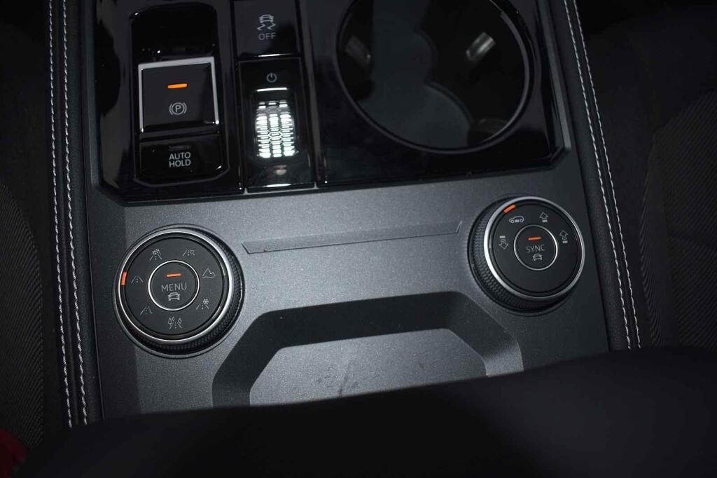 Včetně koleček pro přepínání režimů a světlé výšky.