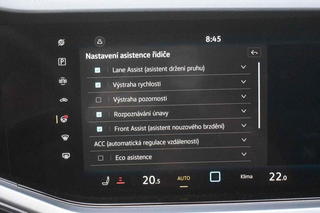 Asistenční systémy jsou k dispozici všechny.