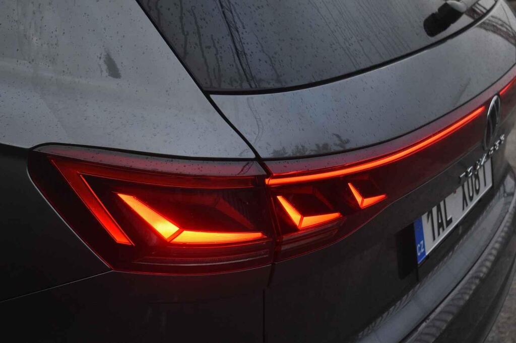 Zadní světla působí efektně.