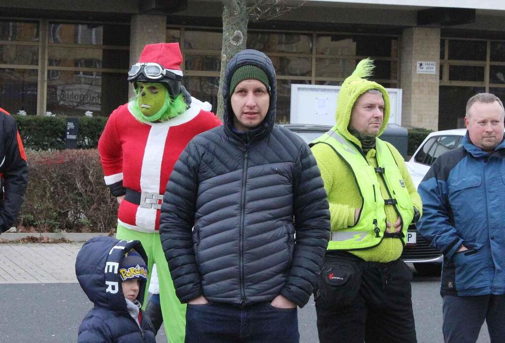 Nechyběl ani jezdec s maskou Grinche.