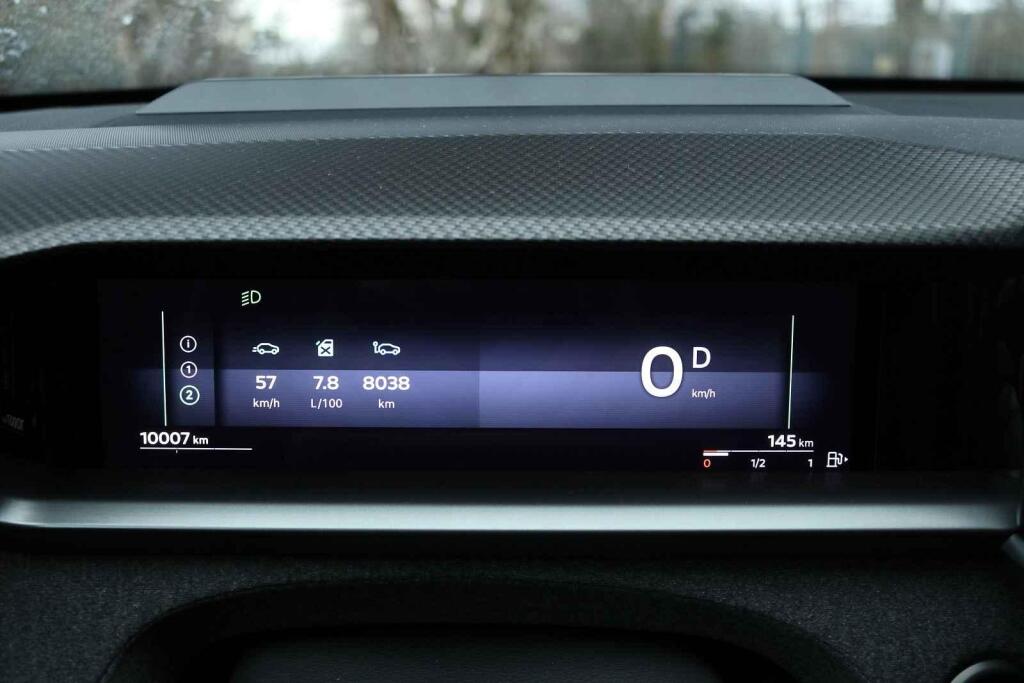 Minimalistickou přístojovku můžete doplnit příplatkovým head-up displejem.