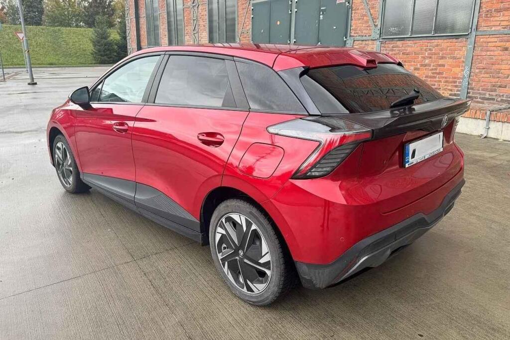 MG MG4 působí dynamicky.