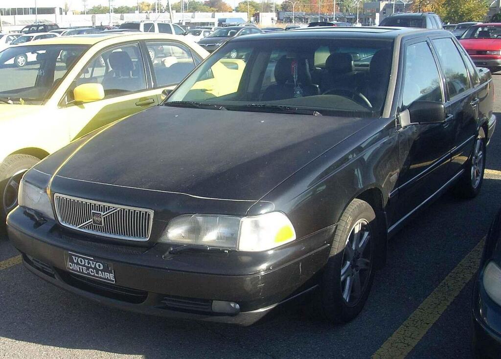 Volvo S70.