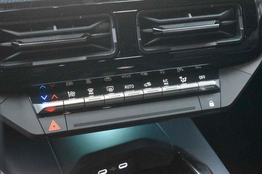 Klasické ovládání klimatizace.