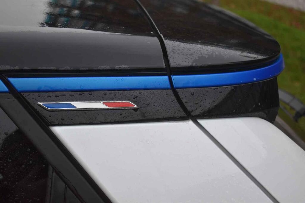 Modrý lem je také pozoruhodný.