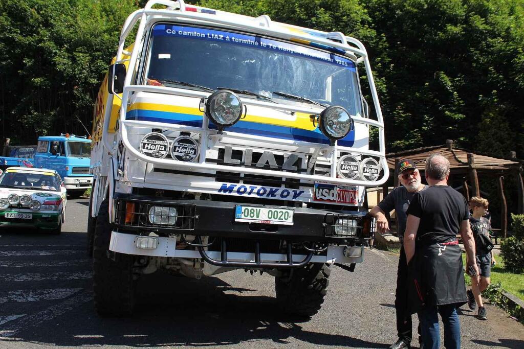 Jiří Moskal před LIAZem, se kterým jel v roce 1985 Rallye Dakar.