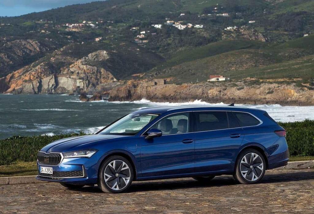 Škoda Superb - vítěz kategorie vyšší střední třída.