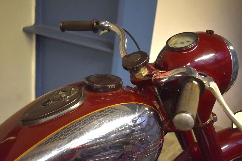 Spínací skříňka na nádrži.