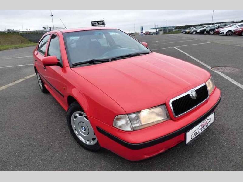 Škoda Octavia I. ve verzi sedan.