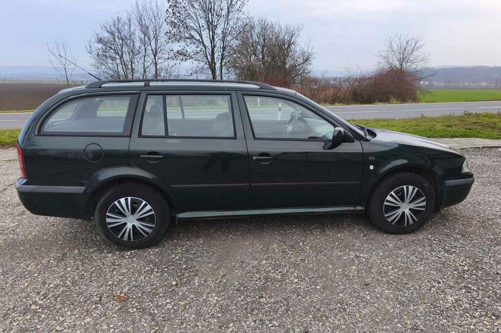 Tento vůz je ve verzi kombi.