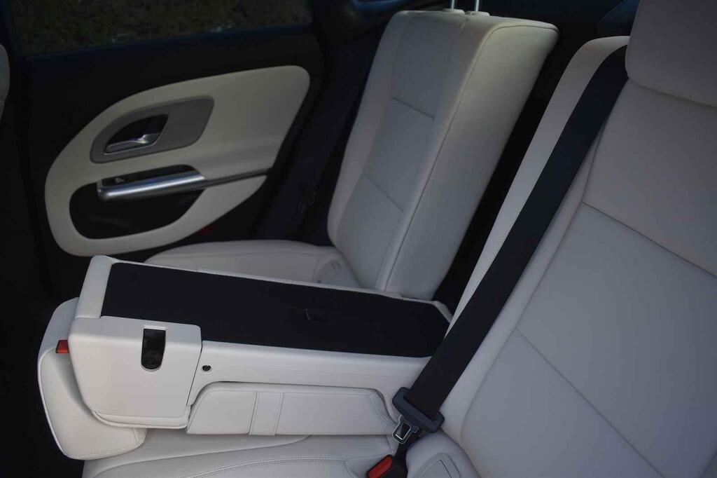 Lze třeba i převážet lyže uvnitř.