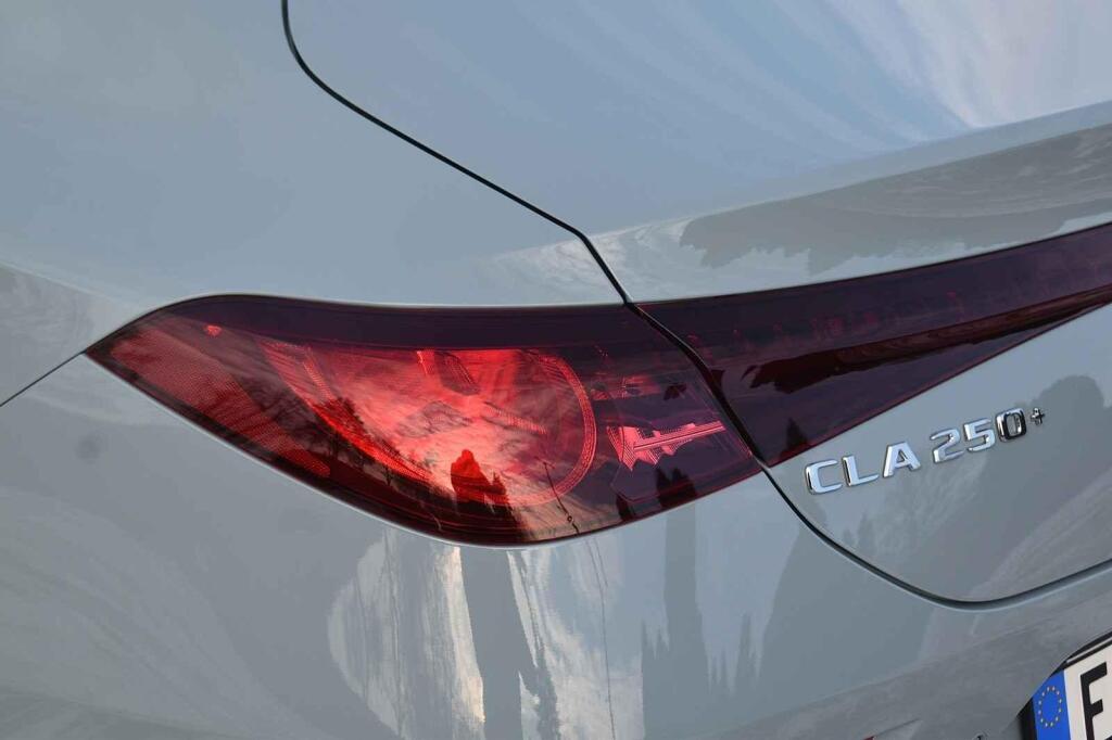 V zadních světlech jen tato.